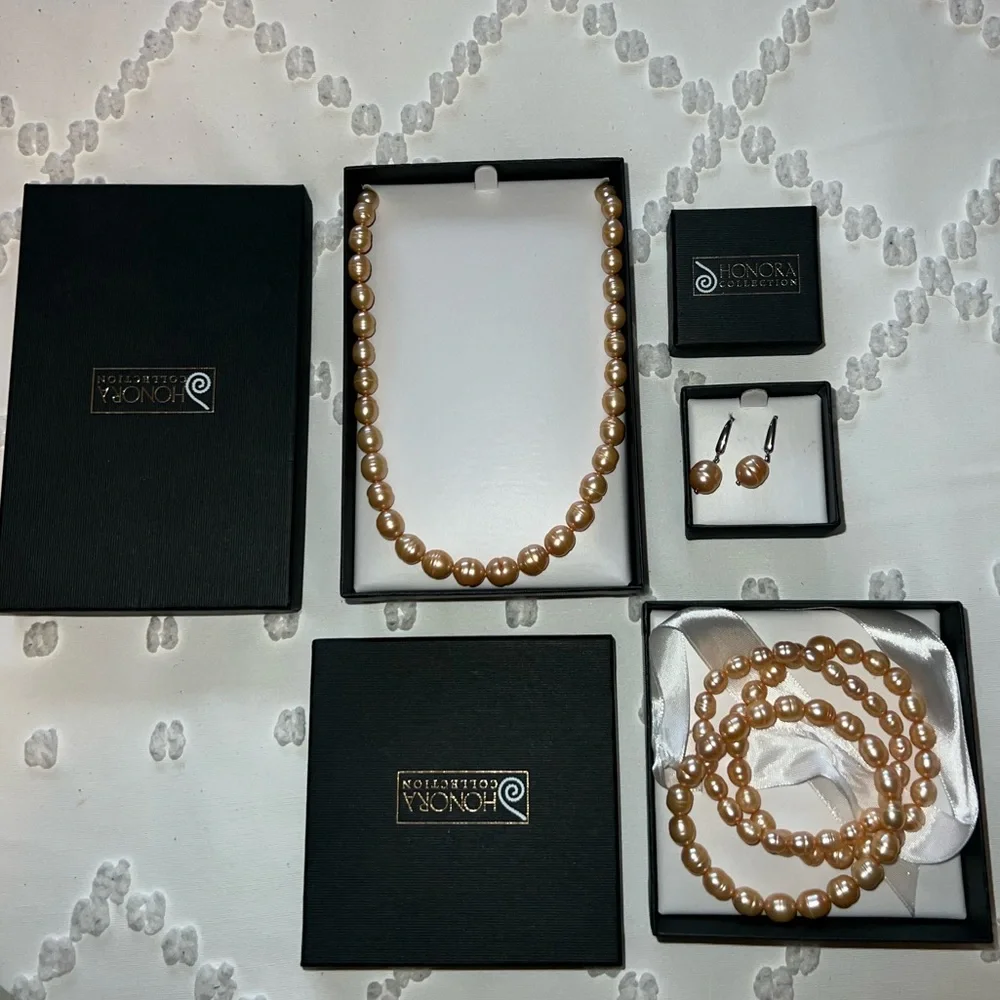 Honora Peach Pearl Set (Earrings, Necklace, Bracelets) - Picture 3 of 3